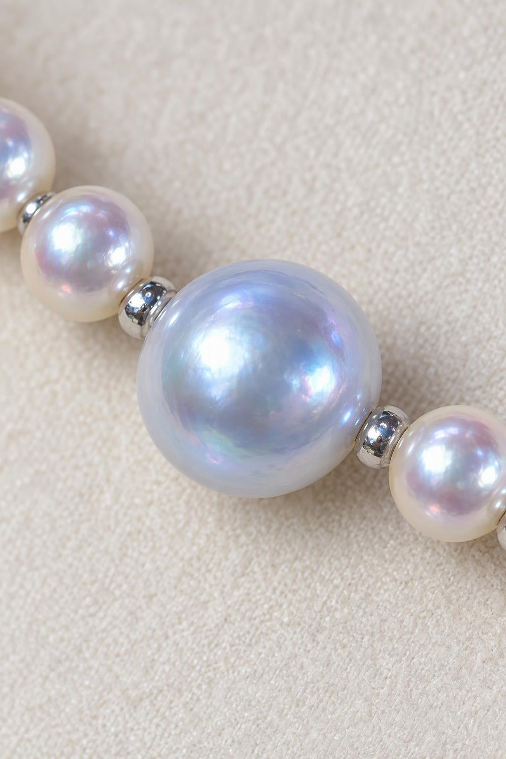 Close-up of High Luster Small pearls 3.5–4 mm; large blue-gray pearls 8.5–9 mm Cultured Freshwater Pearl necklace showing pearl luster, nacre and craftsmanship detail