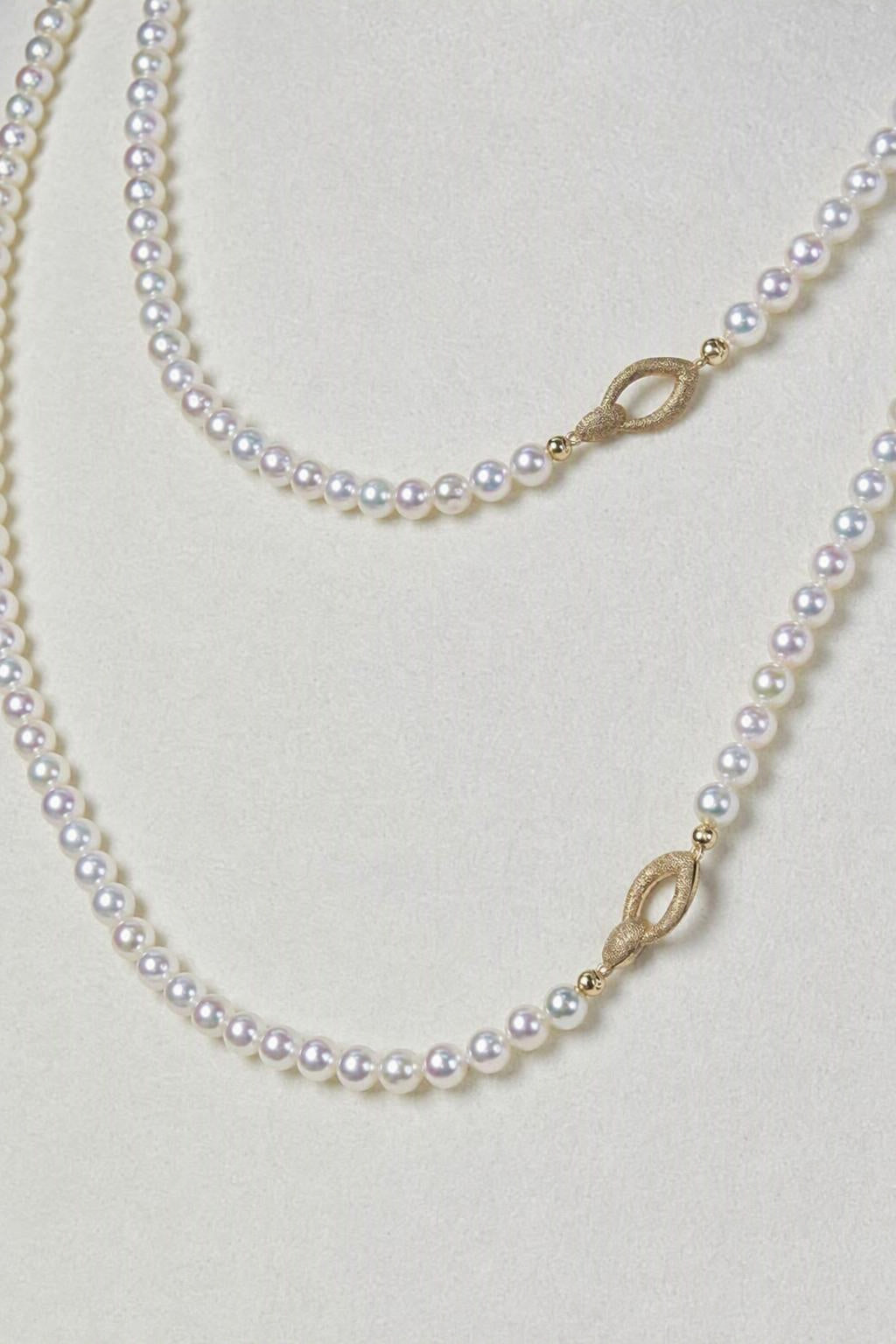 Close-up of High Luster 4.5–5 mm Cultured Freshwater Pearl necklace showing pearl luster, nacre and craftsmanship detail