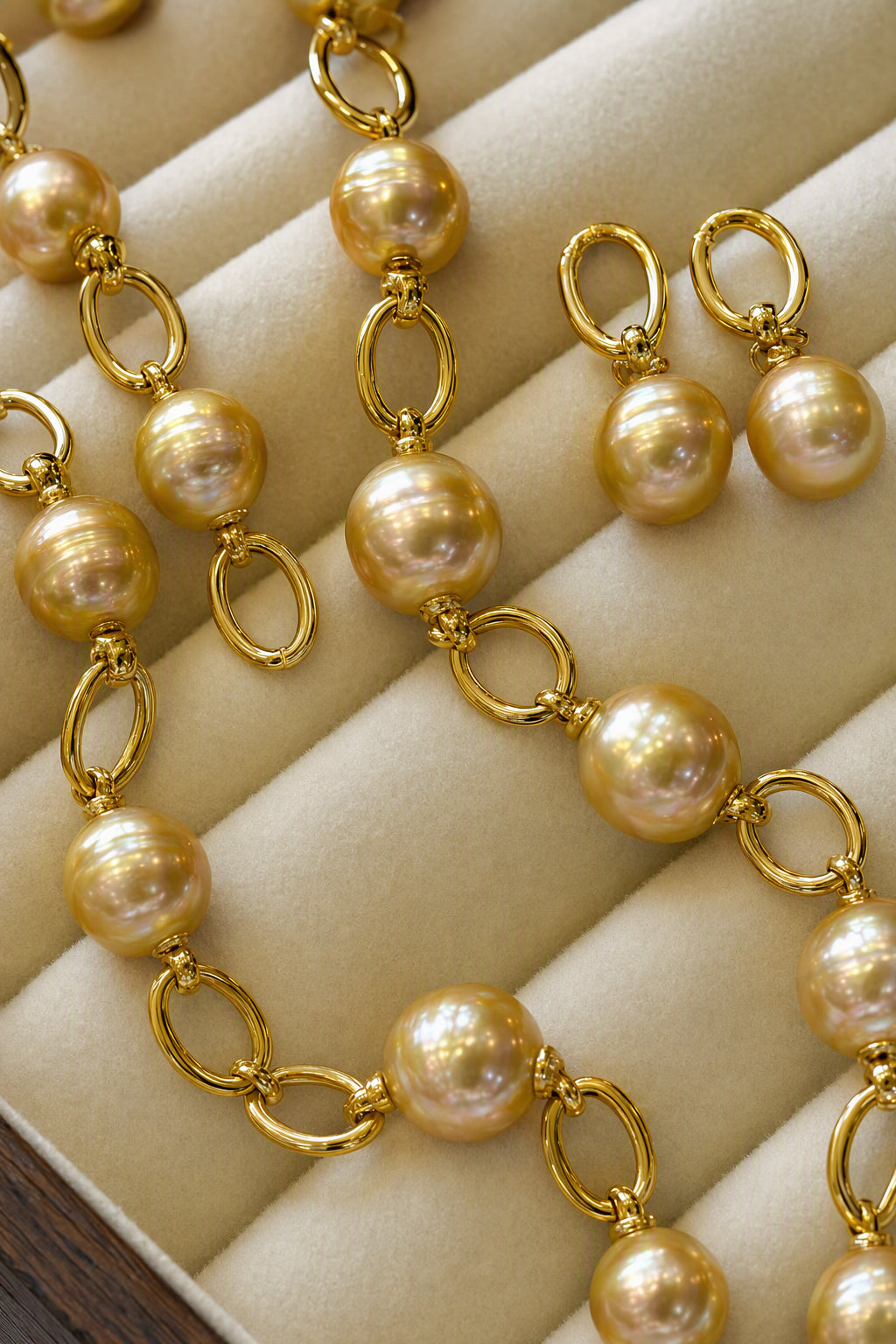 Golden South Sea Pearl Necklace Bracelet and Earrings Set — pearl luster and surface detail