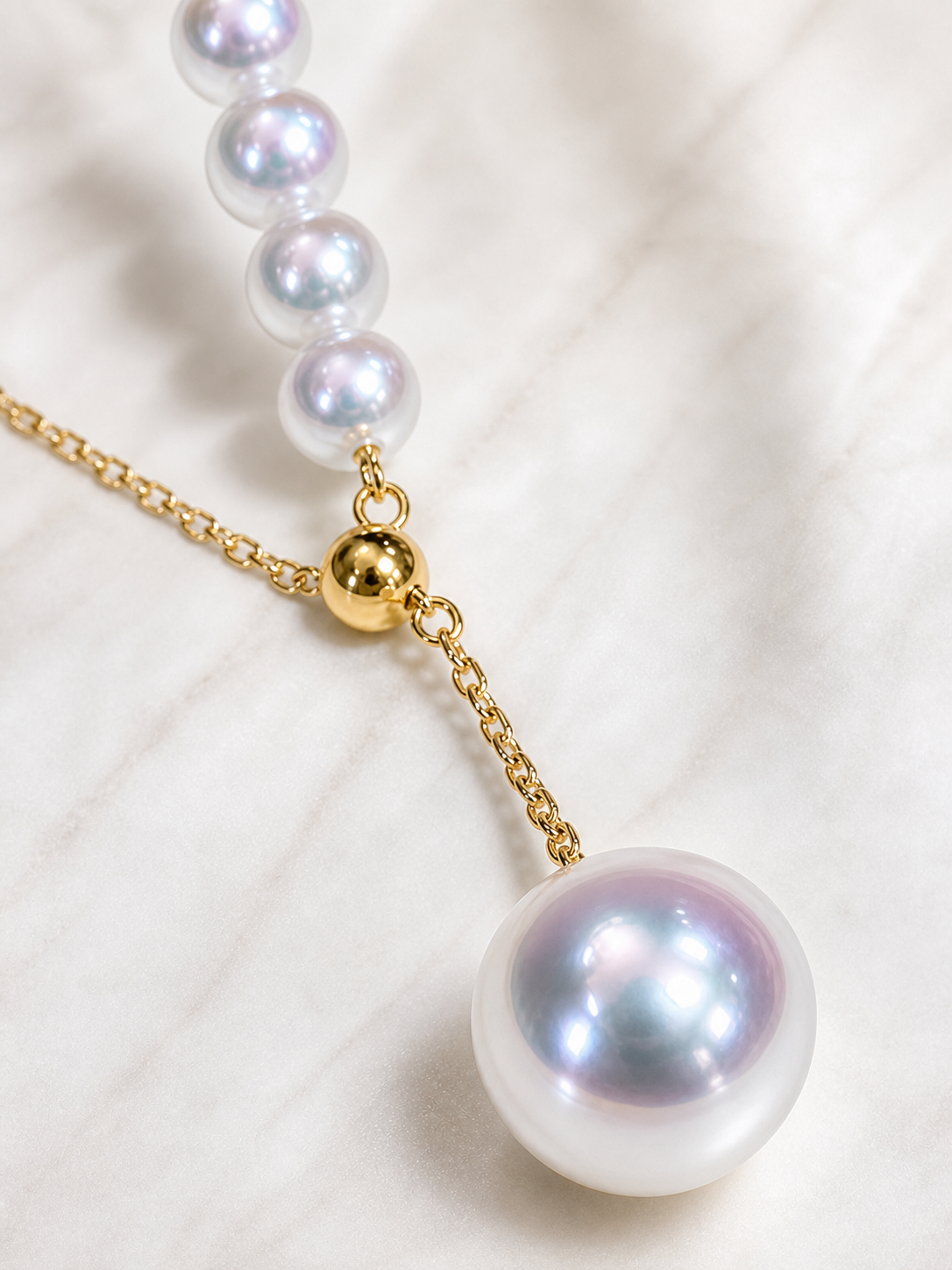 White Akoya pearl pendant necklace with 7-8mm pearl and four small lustrous pearls